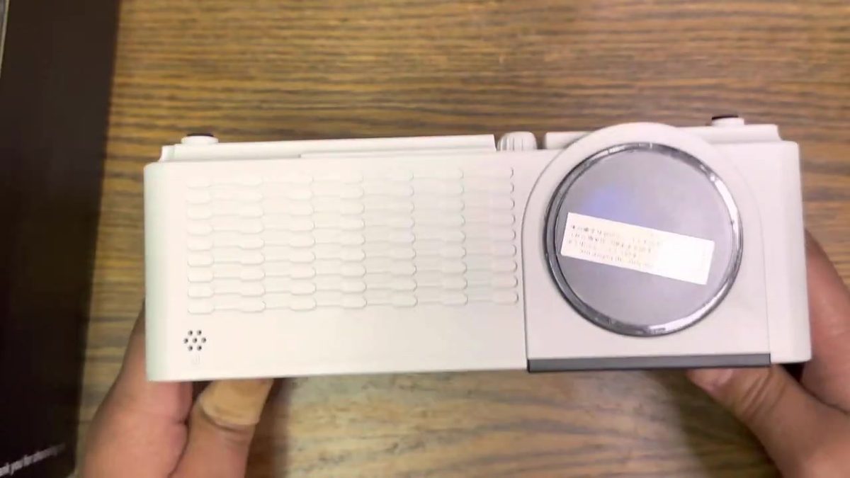 Does this BJH HD projector actually do AirPlay?