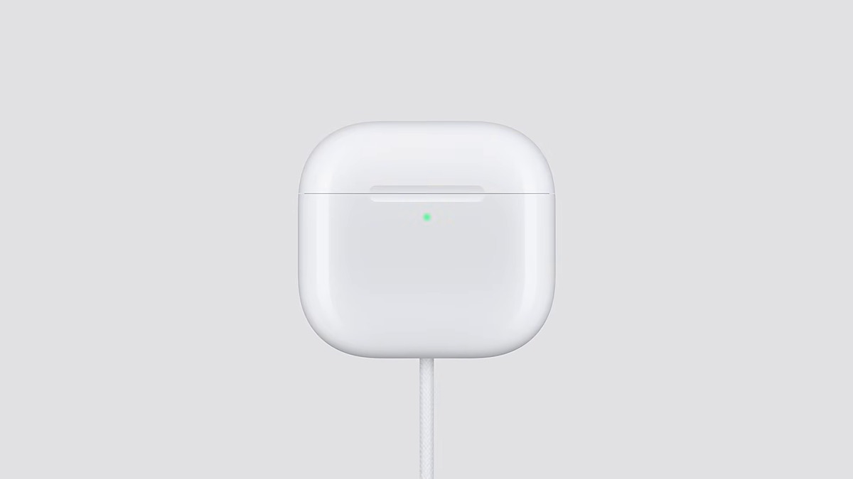 AirPods 5 case closed — announce frame