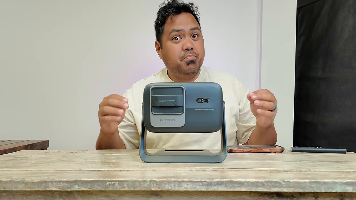 Portable wireless projectors later frame