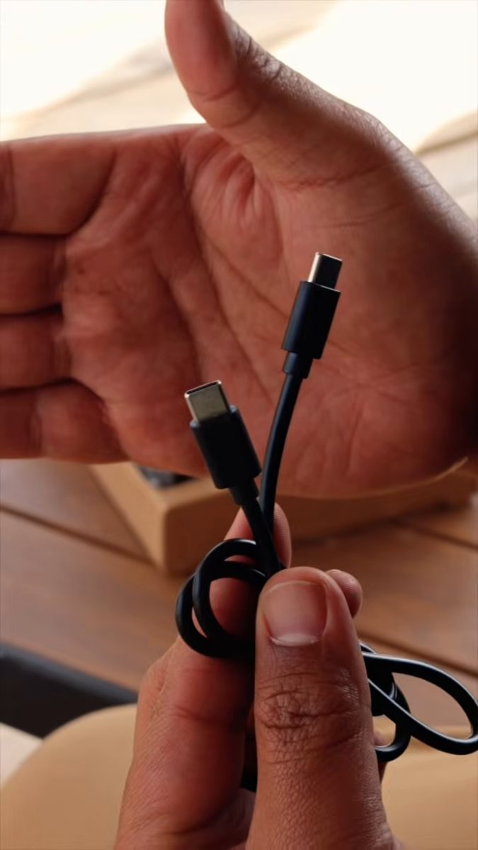 USB-C charging cable that comes in the Honeywell clip-on lamp box